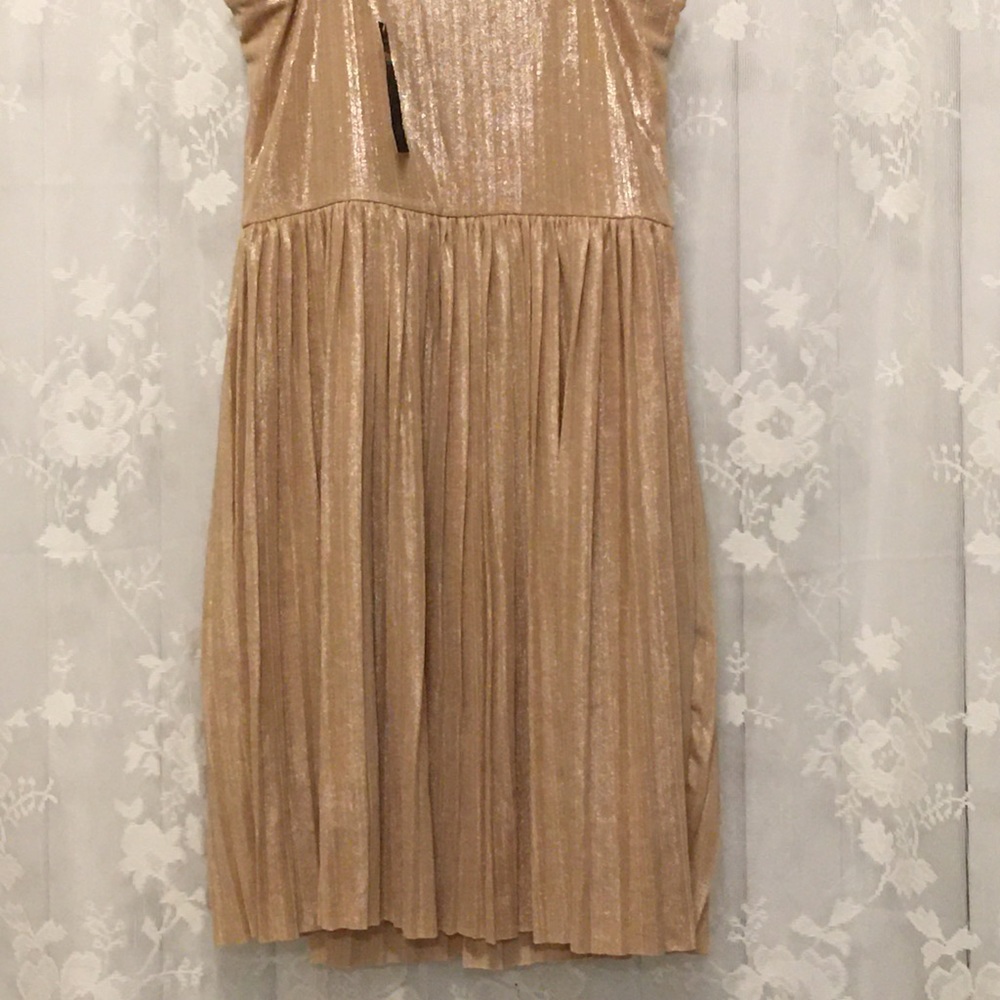 Dress - Picture 4 of 9